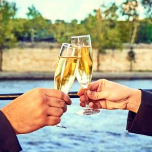 Coupe de Champagne en croisière