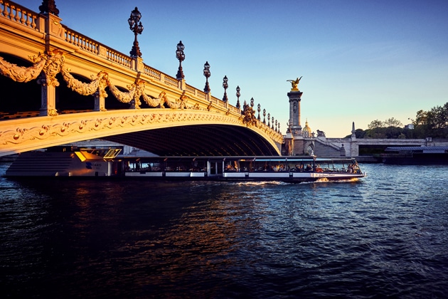 bateau "Le Paris" en navigation