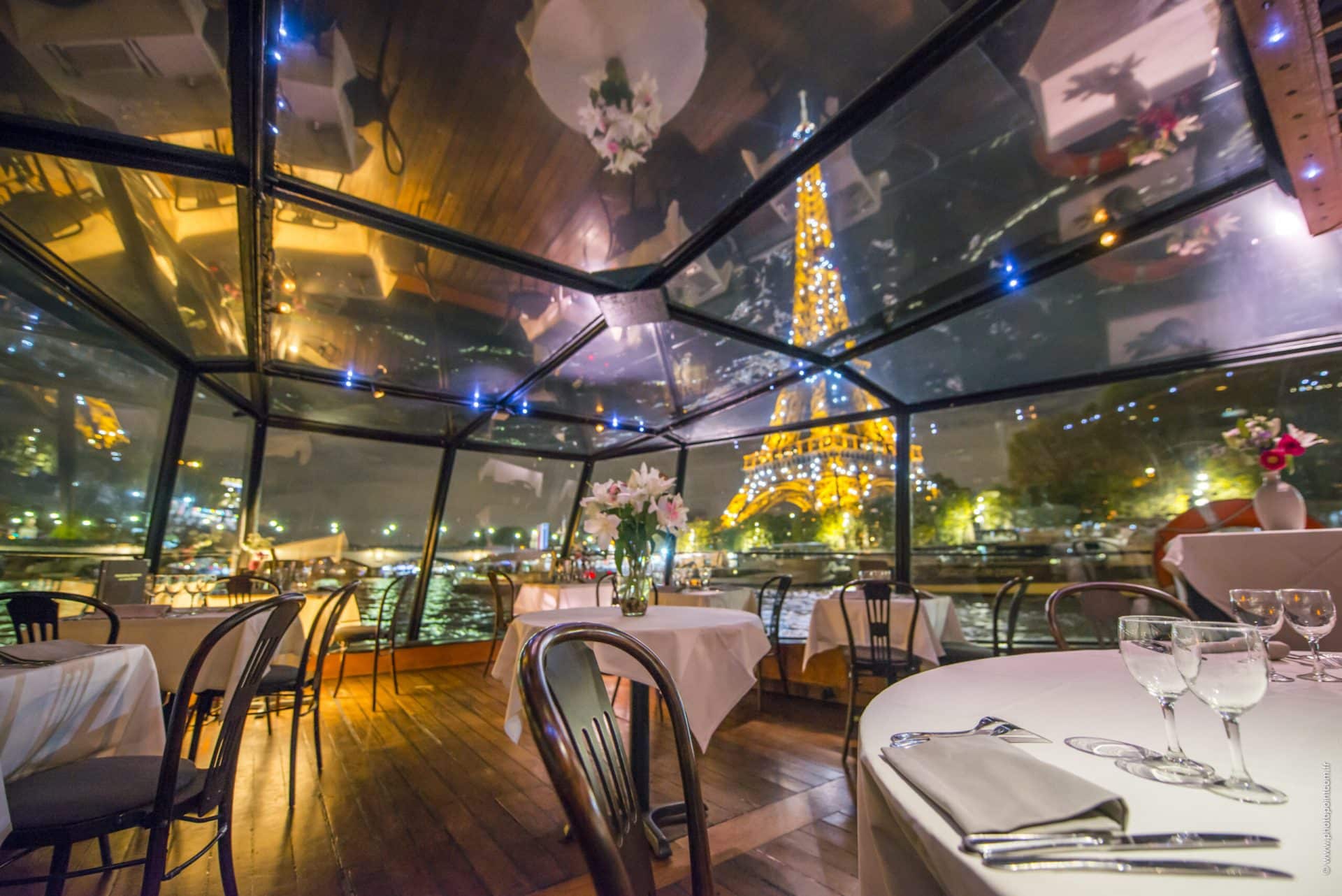 Vue tour eiffel illuminée dîner croisière saveurs