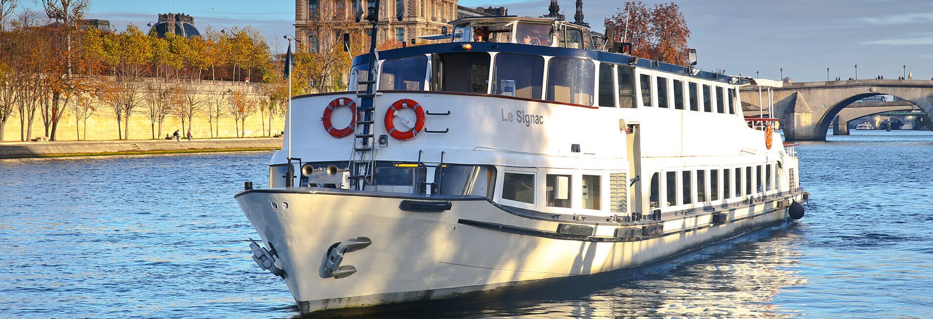 Peniche sur la Seine