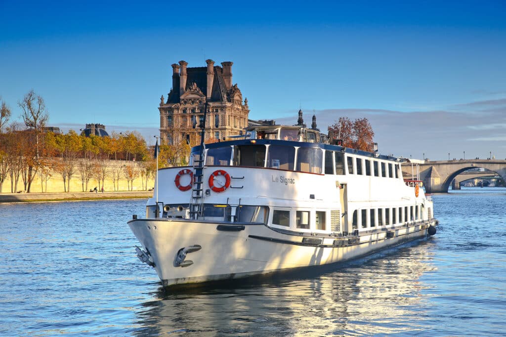 bateau sur la seine