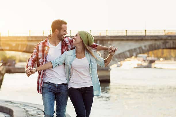 Couple sur les quais de Seine