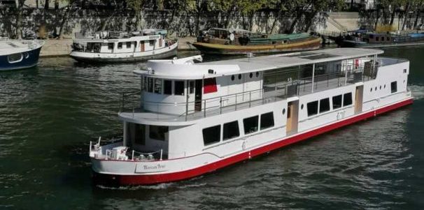 Le Bateau Ivre en navigation sur la Seine