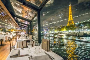 Vue Tour Eiffel illuminé dîner croisière Grand Pavois