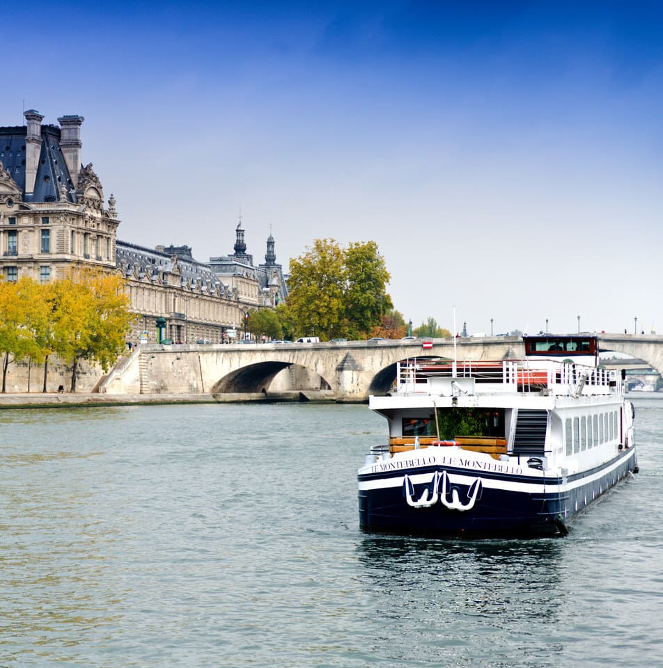 Le Montebello en navigation sur la Seine