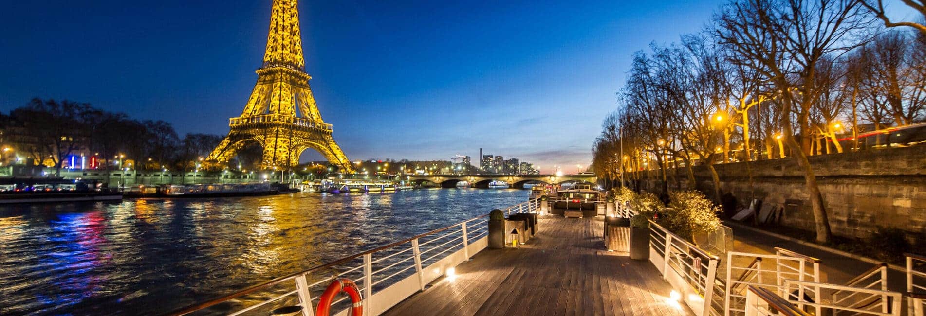 Terrasse du Montebello face à la Tour Eiffel
