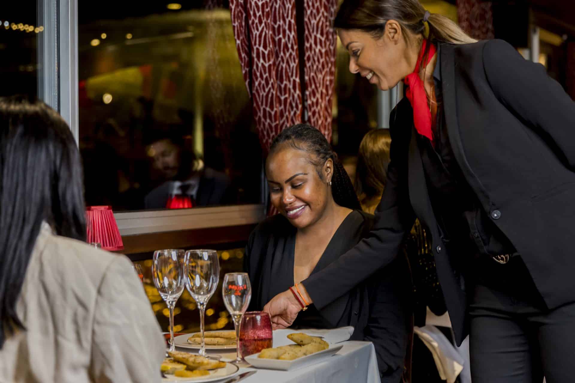 service dîner croisière Maxim's