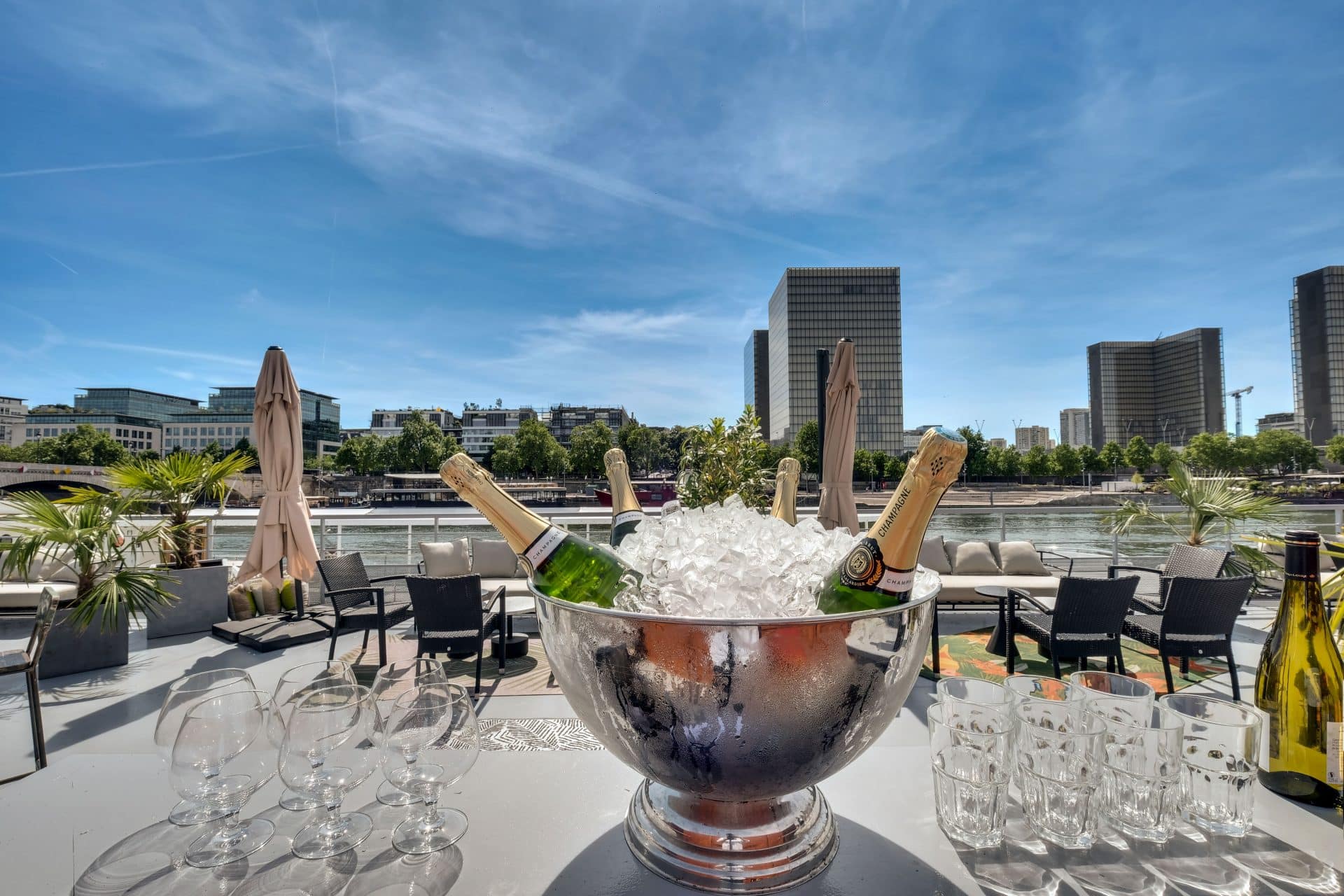 bar-rooftop-ponton-paris-seine