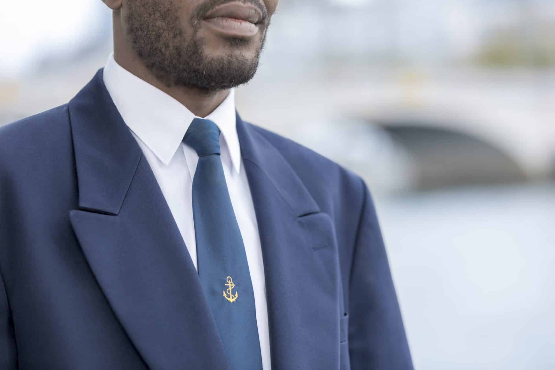 Homme accueil paris croisière