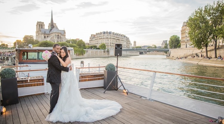 mariage sur une péniche privatisée