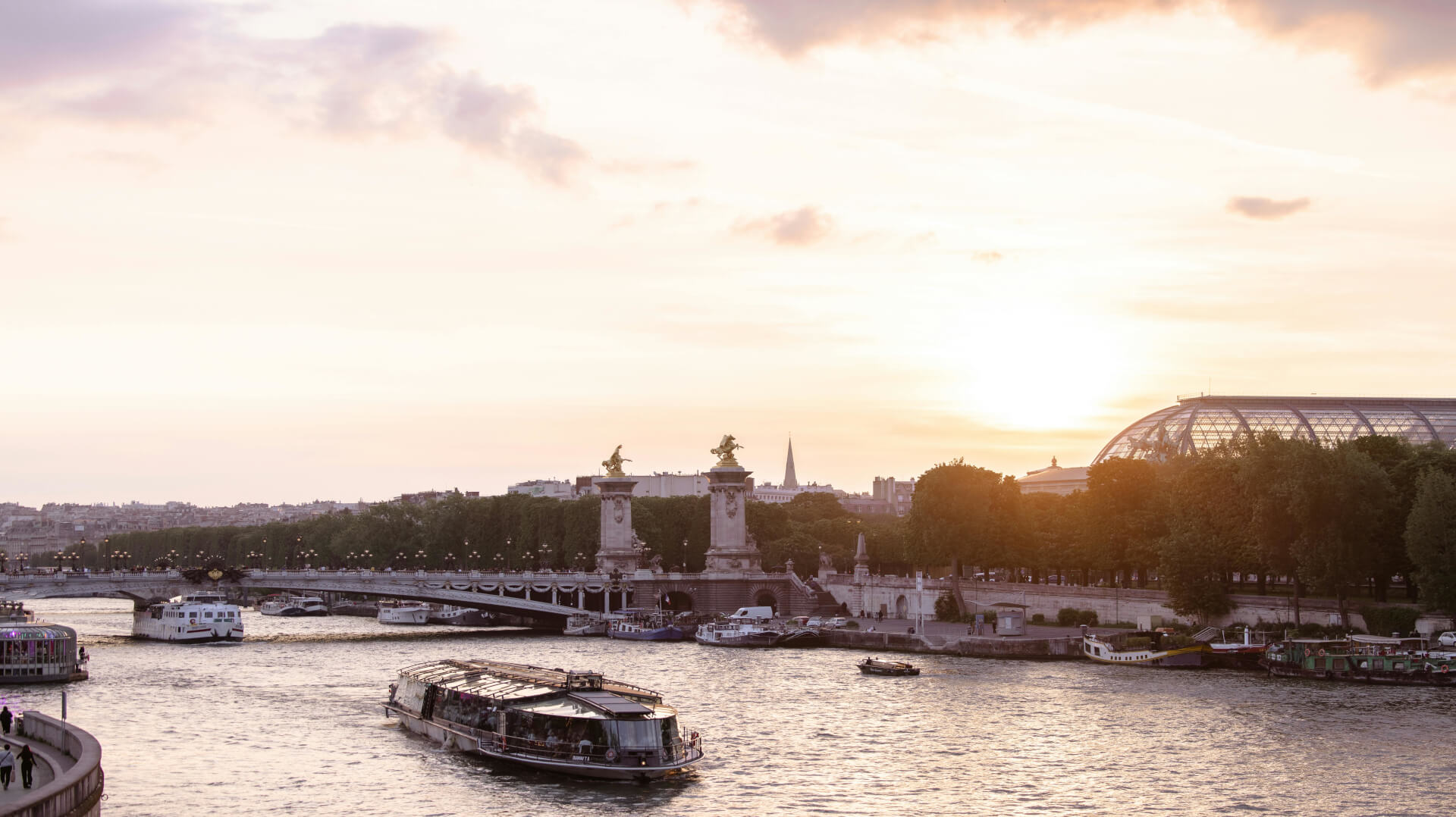 bateau sur la seine